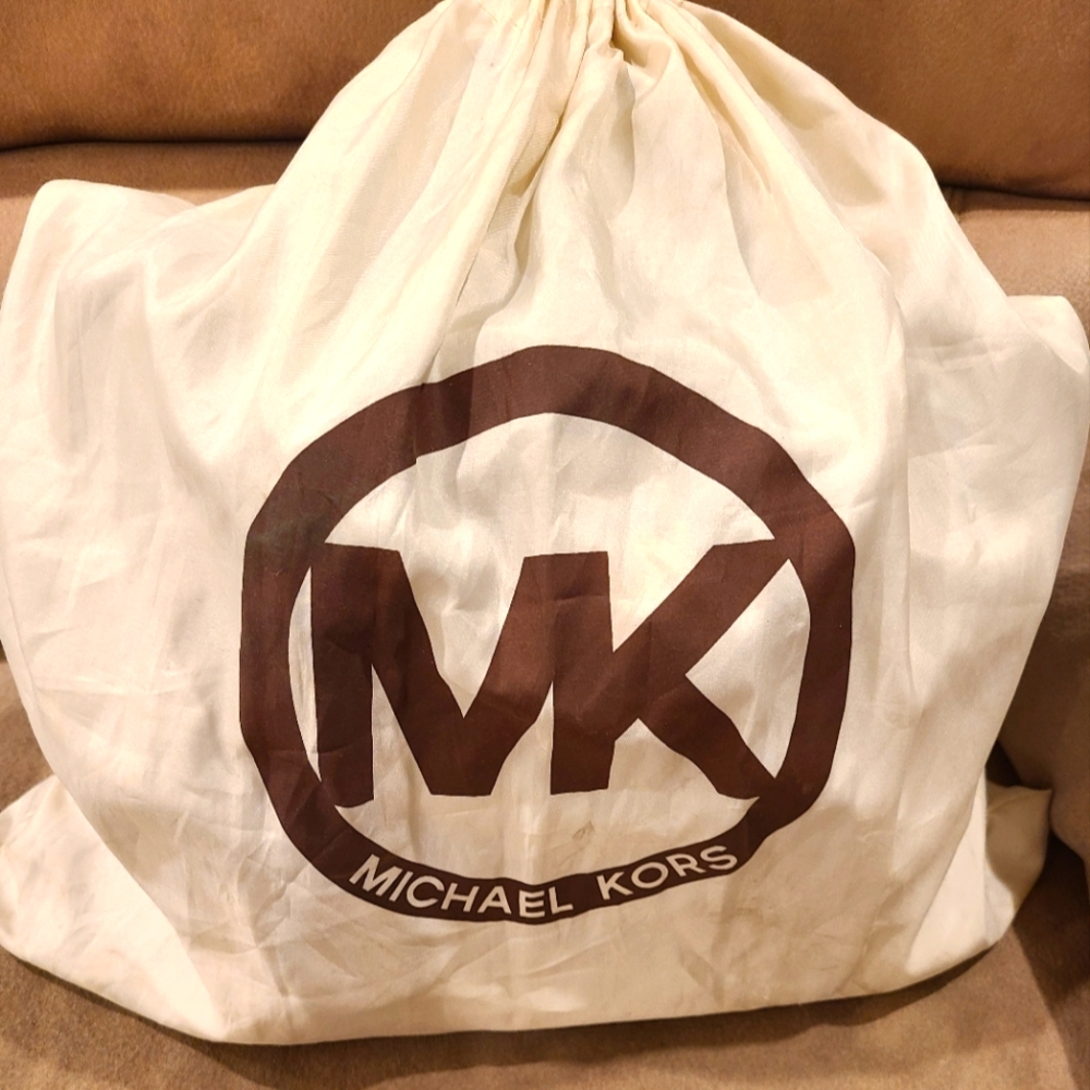Authentic Medium Off White Michael Kors Hamilton Leather Tote Bag Gold Lock
